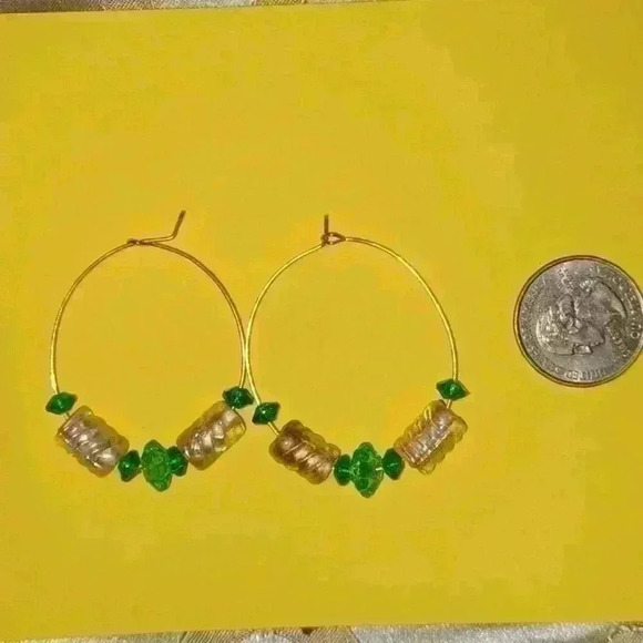 ❤️ Handmade Hoop Green/White Beaded Earrings - Picture 2 of 5